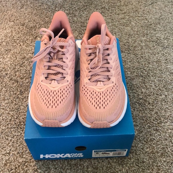 misty rose hoka clifton 7